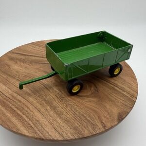Ertl John Deere 2KT Farm Toy Wagon Green 1/16 Diecast Trailer